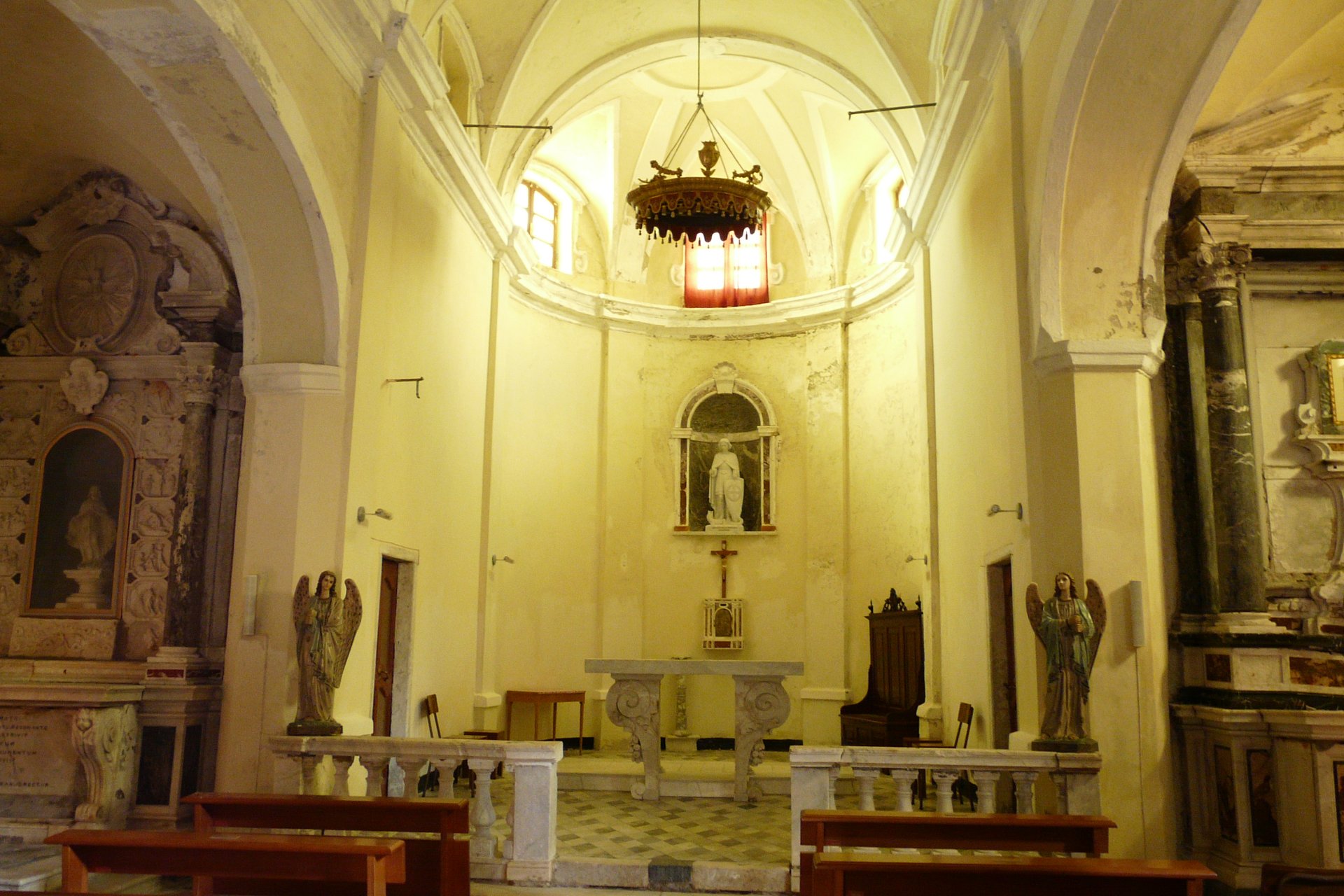 La chiesa di San Giorgio sospesa sul mare a Tellaro